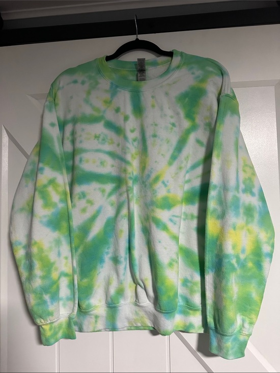 Gildan Other - Gildan Tie-Dye Crewneck Sweatshirt in Green and Yellow